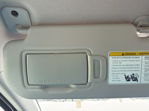 Used 2025 Nissan Kicks SR AWD/4WD image 24