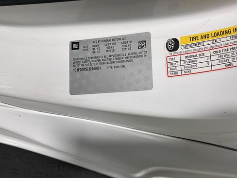 Used 2018 Chevrolet Camaro LT RWD image 24