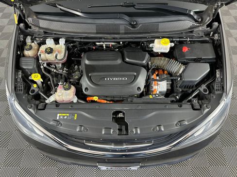 Used 2019 Chrysler Pacifica Limited w/ Advanced Safetytec Group FWD image 26