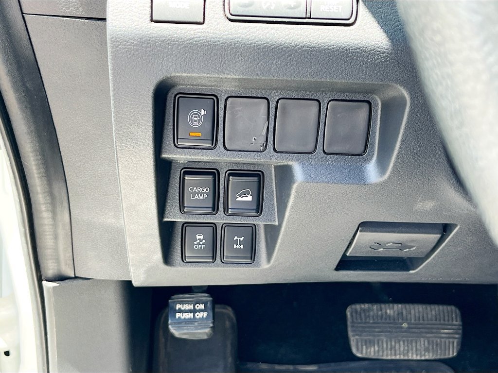 Used 2022 Nissan Frontier PRO-4X w/ Technology Package AWD/4WD image 10
