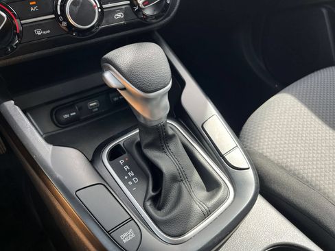 Used 2025 Kia Soul LX w/ LX Technology Package FWD image 41