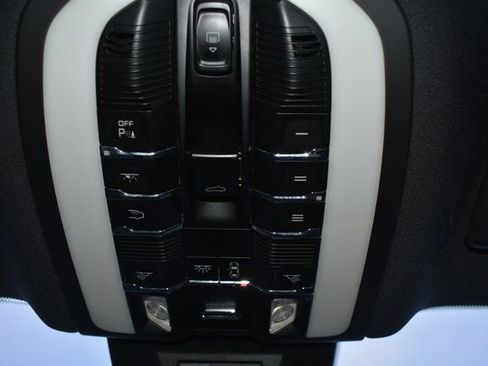 Used 2017 Porsche Macan S w/ Premium Package Plus image 32