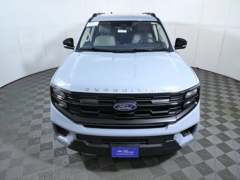 Certified 2025 Ford Expedition Active AWD/4WD image 3
