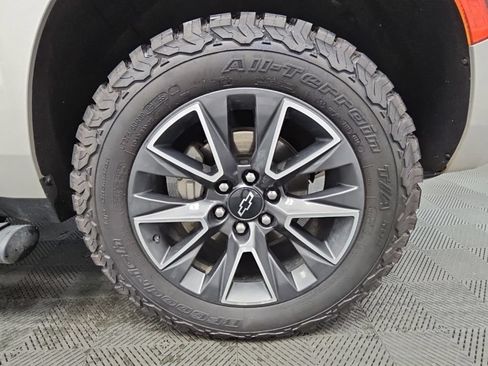 Used 2023 Chevrolet Tahoe Z71 w/ Luxury Package AWD/4WD image 53