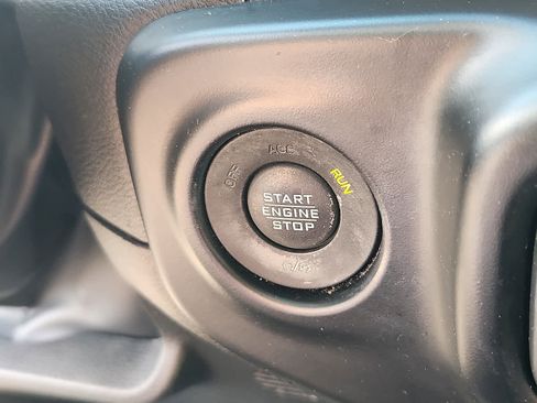 Used 2022 Jeep Gladiator Sport image 25