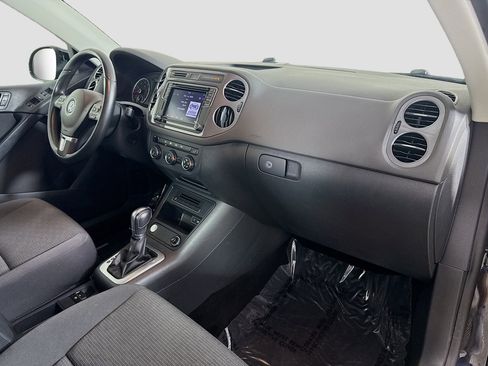 Used 2017 Volkswagen Tiguan S image 30