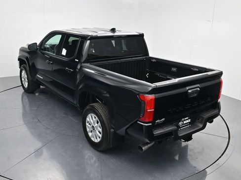 Used 2025 Toyota Tacoma SR5 AWD/4WD image 43