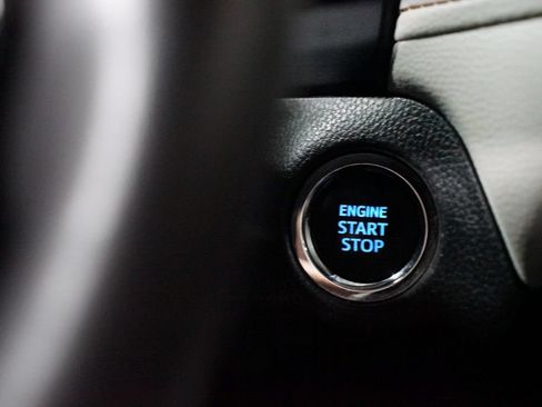 Certified 2022 Toyota RAV4 XLE w/ Convenience Package FWD image 22