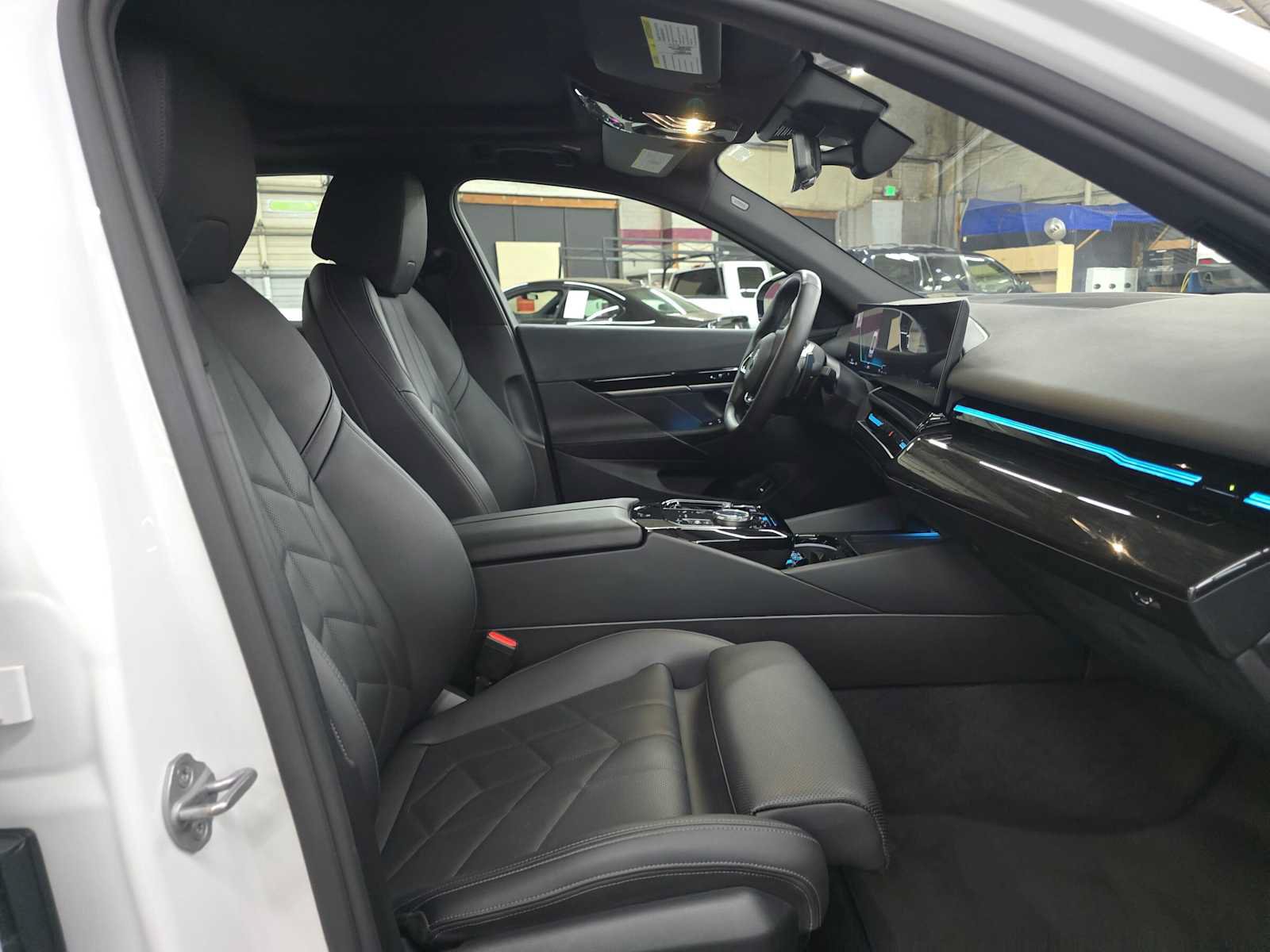 Used 2025 BMW 530i xDrive AWD/4WD image 10