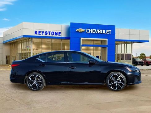 Used 2024 Nissan Altima 2.5 SR FWD image 8