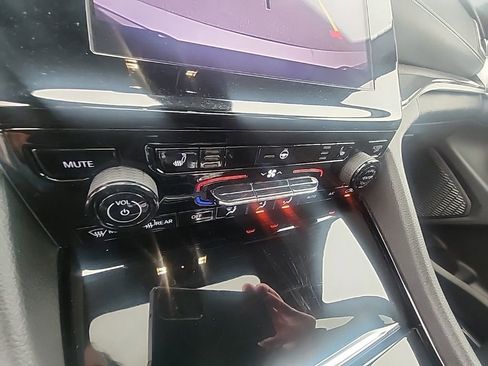 Used 2023 Jeep Grand Cherokee L Laredo image 21