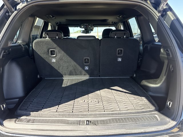 Used 2023 Jeep Grand Cherokee Altitude AWD/4WD image 5