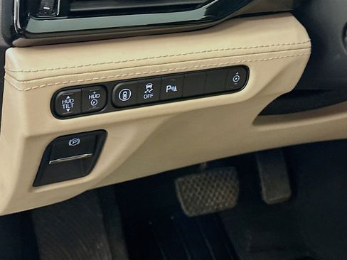 Used 2023 Acura MDX SH-AWD w/ Advance Package image 17