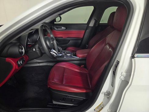 Used 2020 Alfa Romeo Giulia RWD image 8