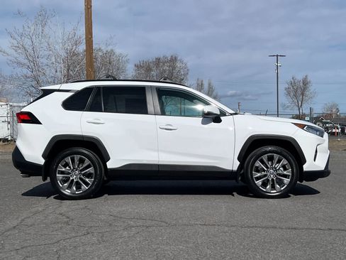 Used 2020 Toyota RAV4 XLE Premium image 8