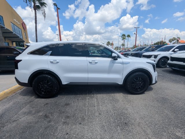 Used 2026 Kia Sorento LX FWD image 7