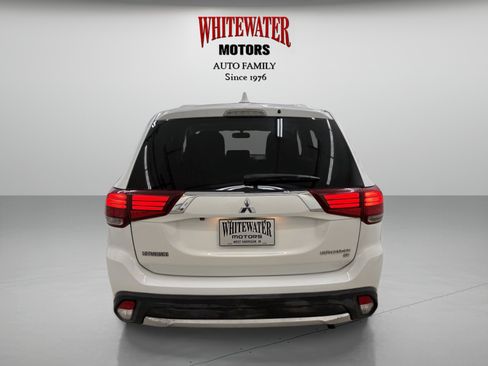 Used 2018 Mitsubishi Outlander SE image 3