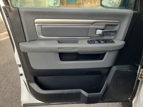 Used 2018 RAM 1500 Classic SLT AWD/4WD image 19
