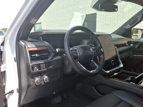 Used 2025 GMC Yukon XL Denali AWD/4WD image 6