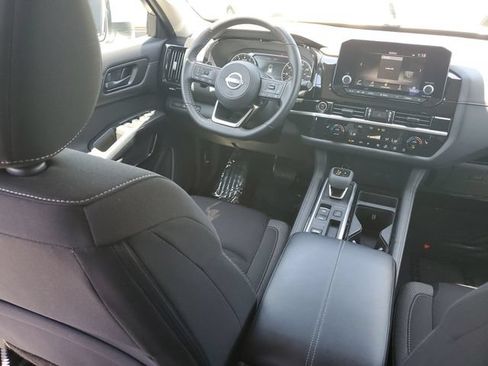 Used 2024 Nissan Pathfinder SV FWD image 10