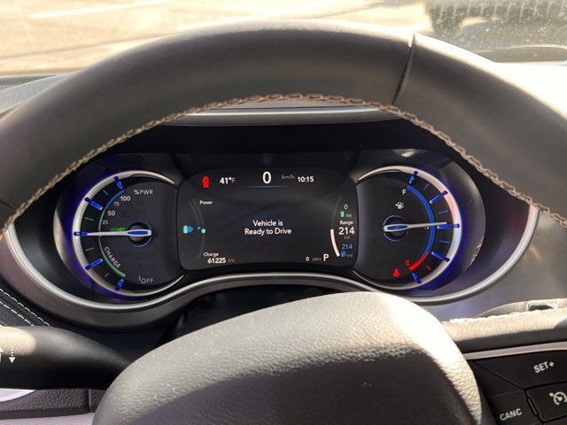 Used 2024 Chrysler Pacifica Limited FWD image 19