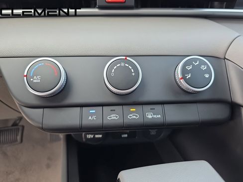 Certified 2025 Hyundai Elantra SE FWD image 24