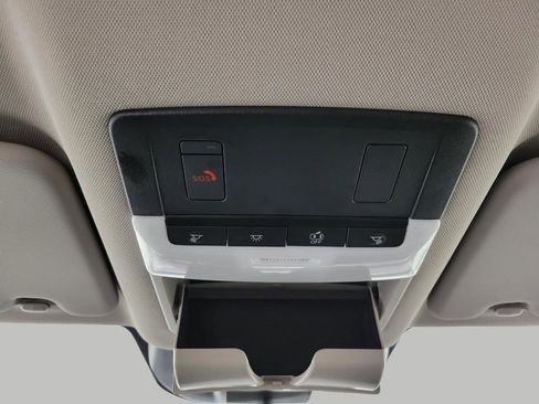 Used 2025 Nissan Rogue SV image 22