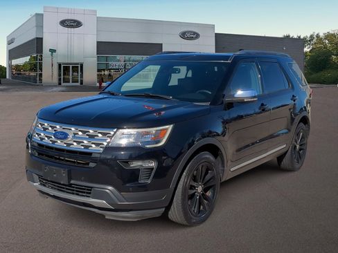 Used 2019 Ford Explorer XLT w/ Equipment Group 202A AWD/4WD image 6