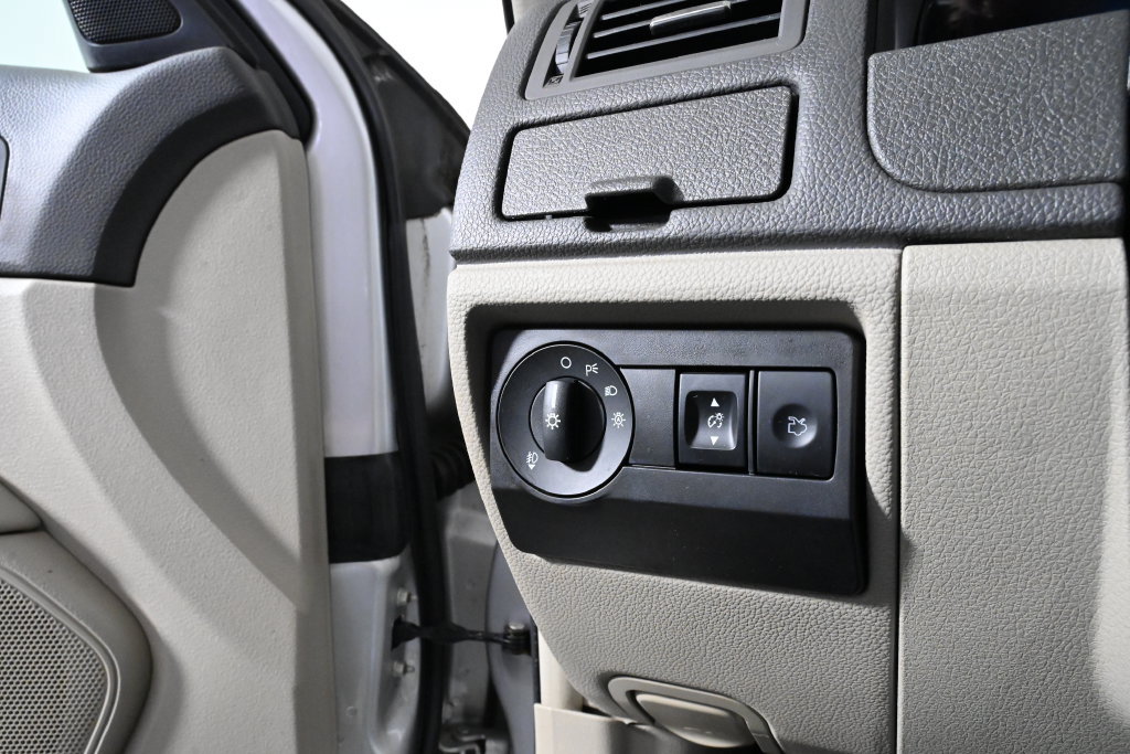 Used 2010 Ford Fusion Hybrid FWD image 21