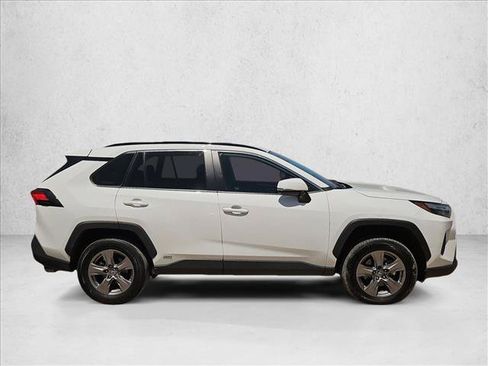 Used 2025 Toyota RAV4 XLE AWD/4WD image 4