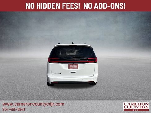 New 2026 Chrysler Pacifica Select w/ S Appearance Package FWD image 4