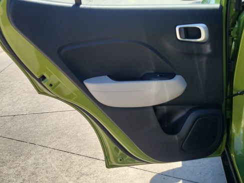 Used 2023 Hyundai Venue SEL FWD image 14