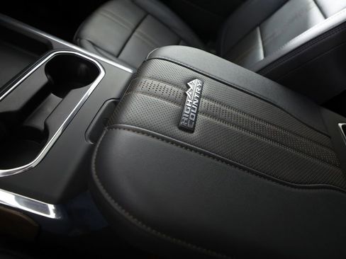Used 2026 Chevrolet Silverado 2500 High Country w/ High Country Premium Package AWD/4WD image 39