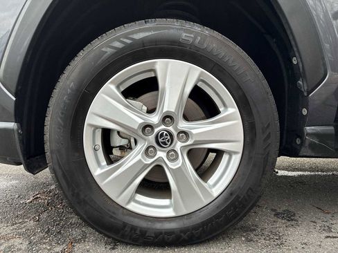Used 2020 Toyota RAV4 LE image 18