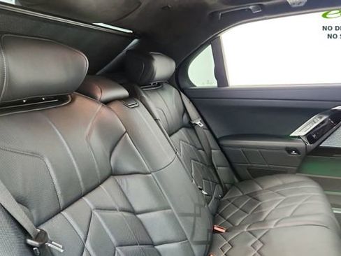 Used 2023 BMW 760i xDrive w/ Executive Package AWD/4WD image 26
