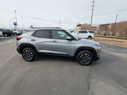 Used 2025 Chevrolet TrailBlazer LT w/ Driver Confidence Package image 9