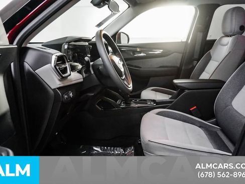 Used 2025 Chevrolet TrailBlazer LT FWD image 16