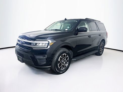 Used 2024 Ford Expedition XLT image 3
