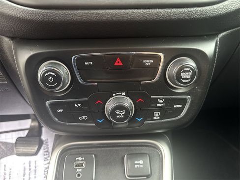 Certified 2020 Jeep Compass Latitude image 15