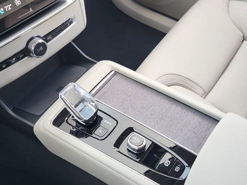 New 2026 Volvo XC90 B6 Ultra w/ Protection Package image 17