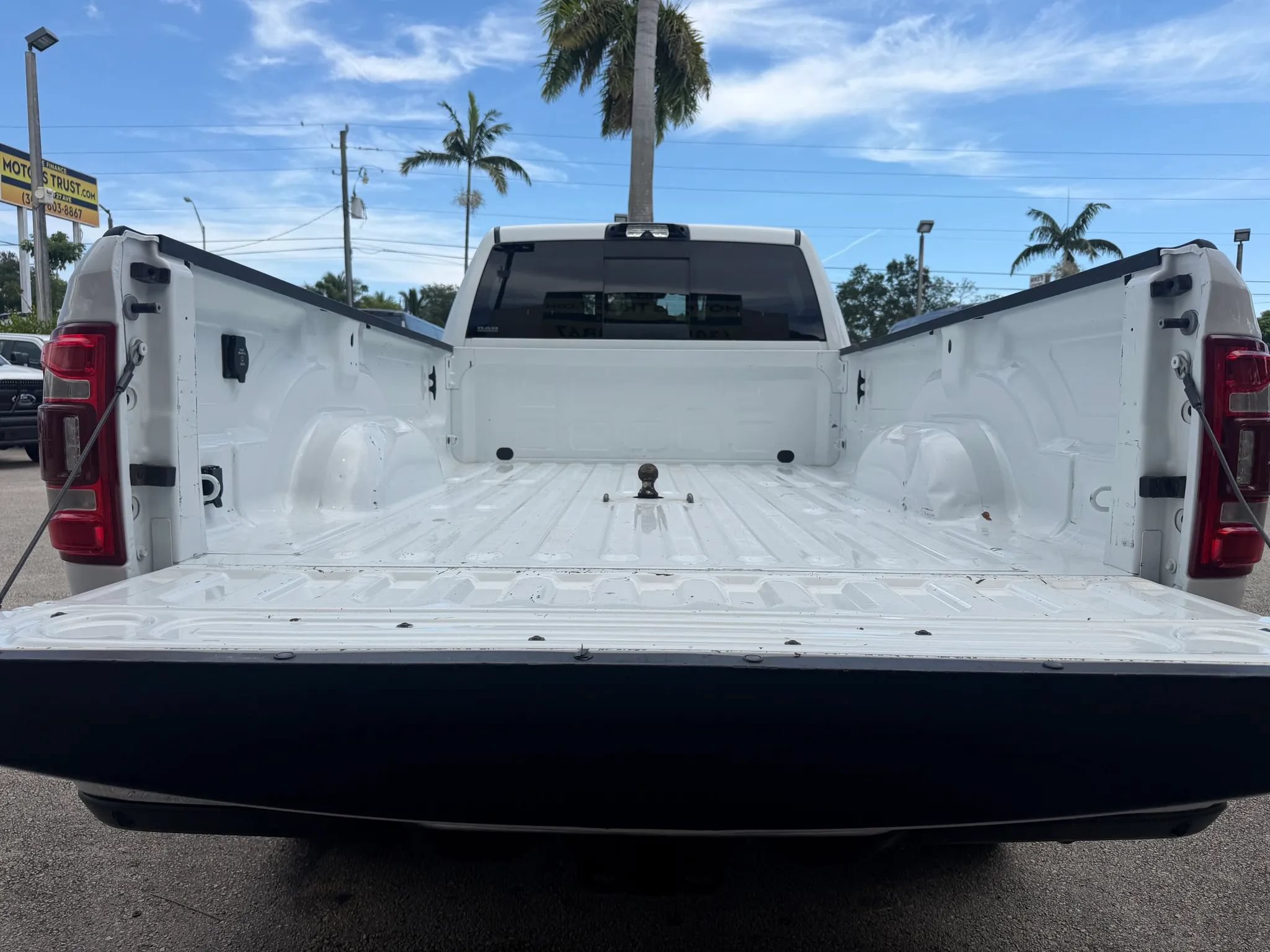 Used 2022 RAM 3500 Laramie AWD/4WD image 5