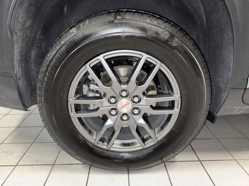 Used 2025 GMC Acadia Elevation image 10