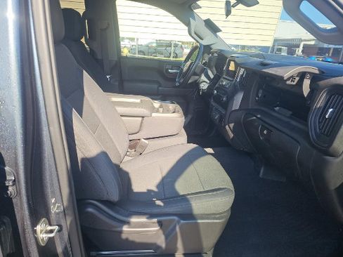 Used 2019 Chevrolet Silverado 1500 Custom Trail Boss w/ Custom Convenience Package AWD/4WD image 4