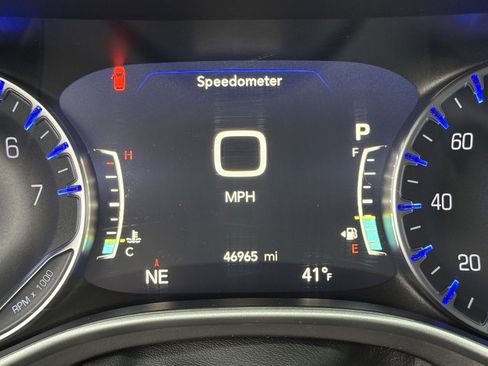 Used 2024 Chrysler Pacifica Touring-L image 33