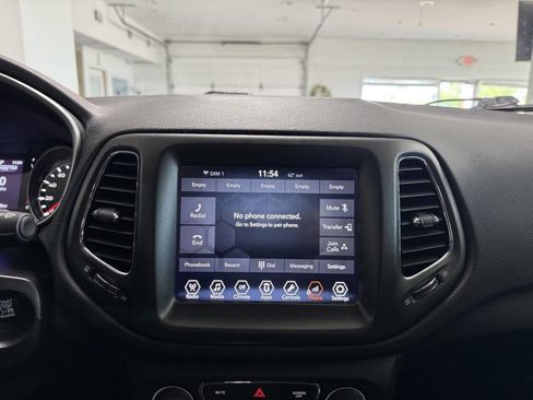 Used 2020 Jeep Compass Latitude FWD image 16