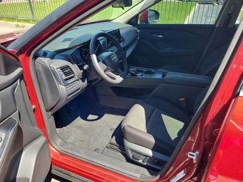Certified 2026 Nissan Rogue SV FWD image 13