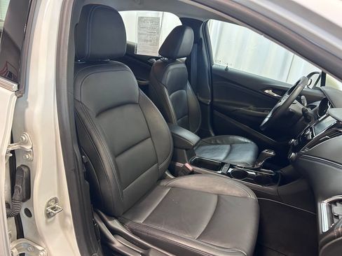 Used 2018 Chevrolet Cruze Premier FWD image 19