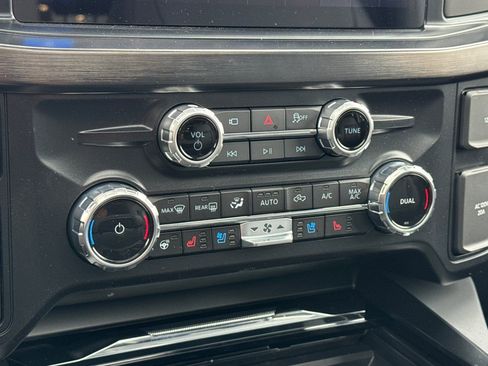 New 2026 Ford F250 Lariat w/ Black Appearance Package image 19