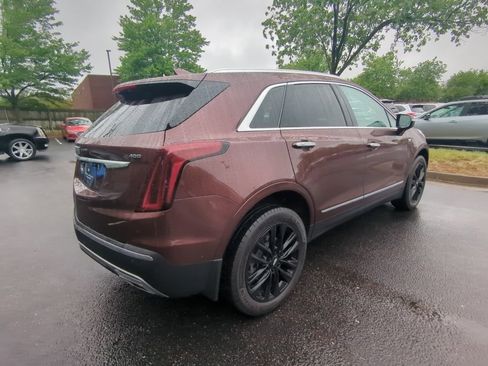 Used 2022 Cadillac XT5 Premium Luxury w/ Technology Package FWD image 3