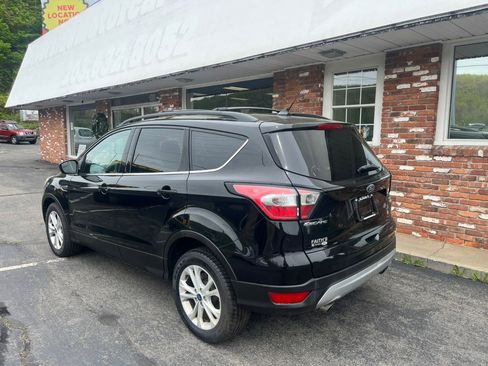 Used 2018 Ford Escape SE w/ SE Sync 3 Package AWD/4WD image 3
